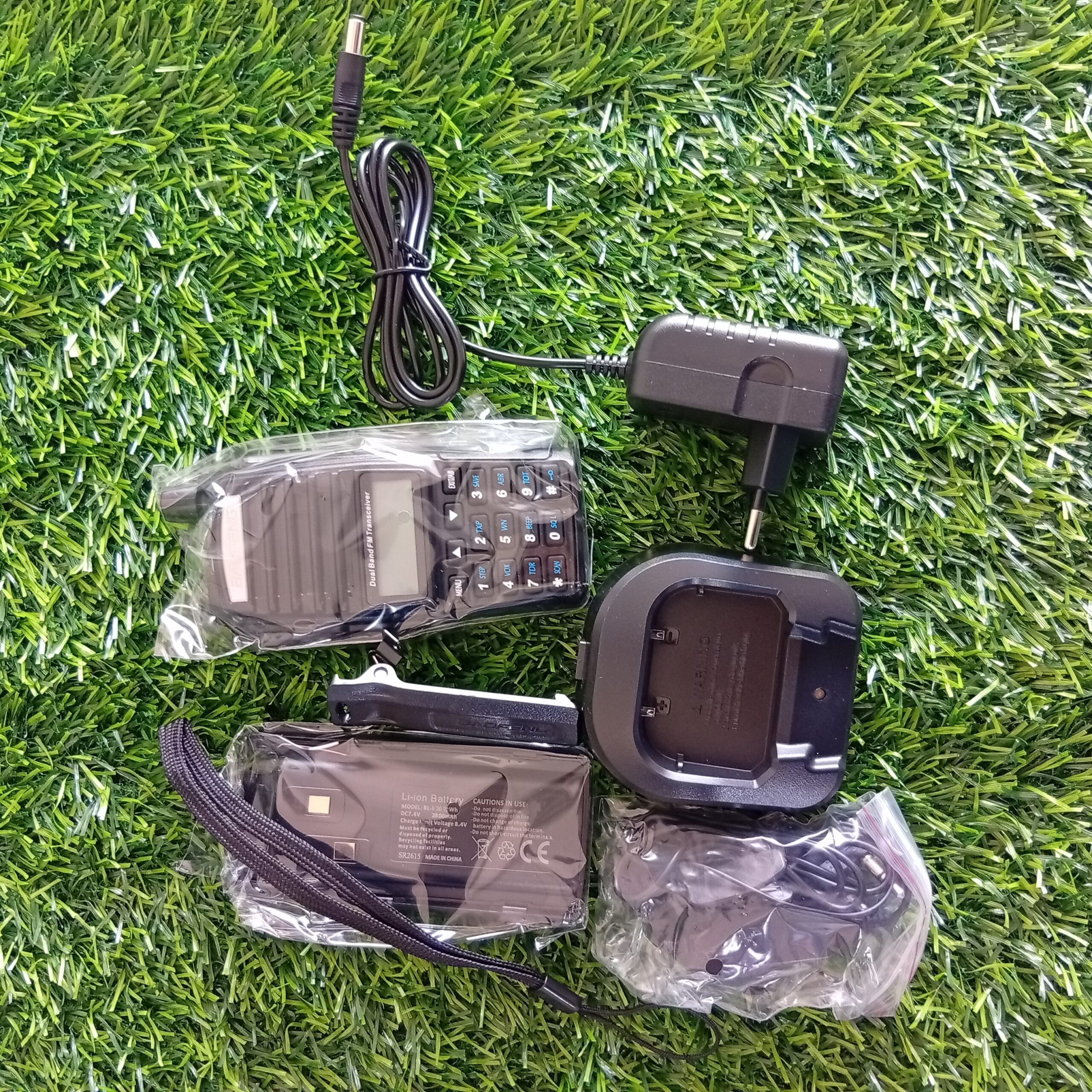Baofeng UV-5R Dual Band Two-Way Radio / Walkie-Talkie